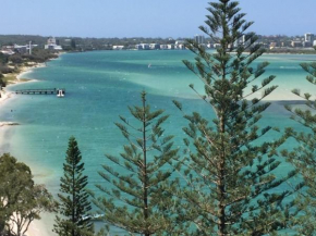 Just Perfect Apartment with Ocean Views, Caloundra